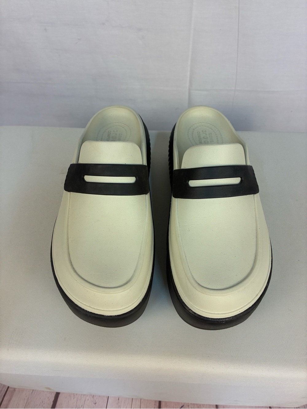 Crocs Stomp Loafer Clogs in Linen/Black 11 - Picture 2 of 7
